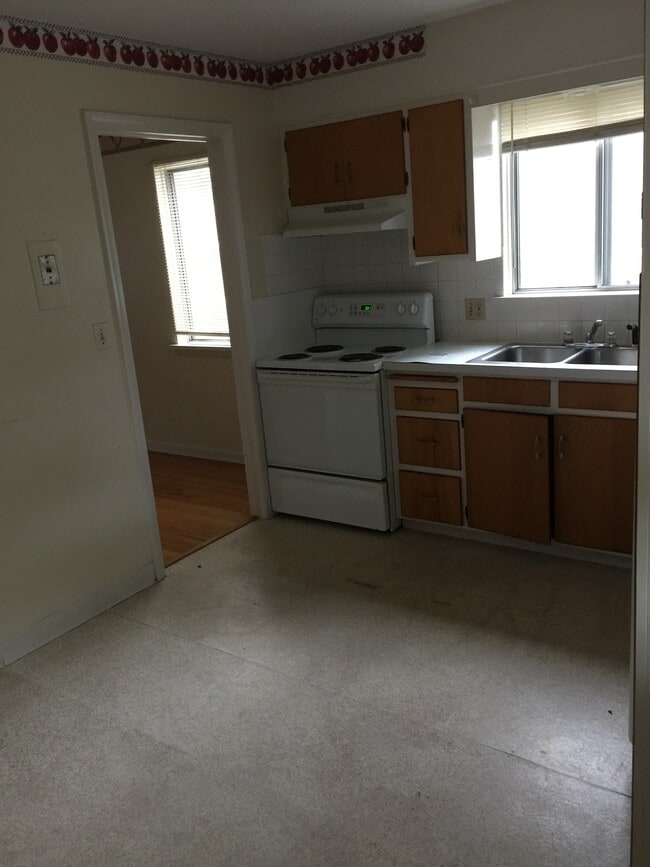 Photo - 1595 Garman Road