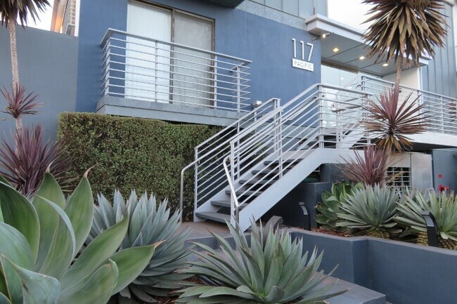 Photo - 117 Pacific St. in Sant Monica - 1 block t...