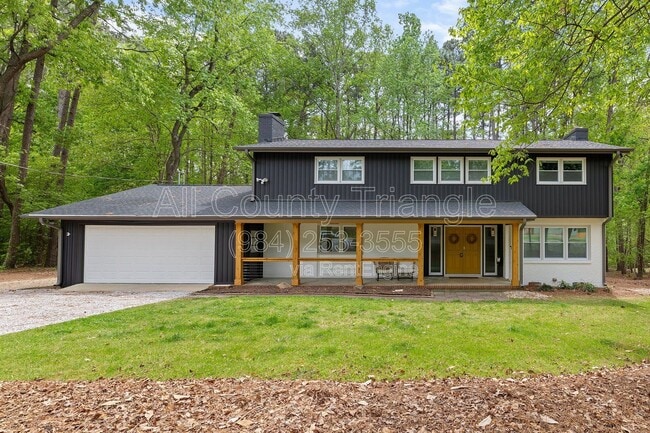 Building Photo - 5105 Pine Dr