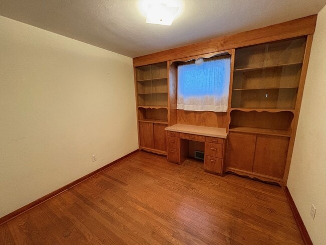 Photo - 1115 Lake St