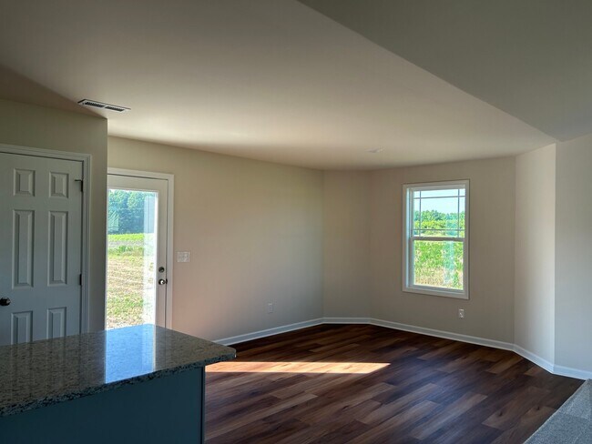 Photo - 260 Swinson Dr