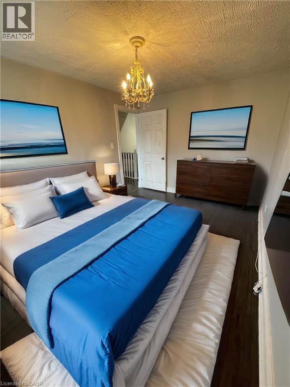 Photo - 17 Victoria Ave Unit Upper