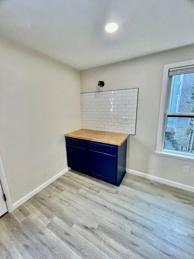 Photo - 112 Hemlock St Unit 2