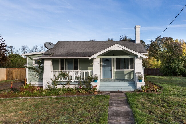 Photo - 2624 Columbia Blvd