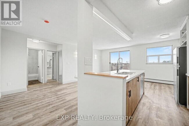 Photo - 41 Sutherland St W Unit 419