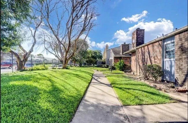 Building Photo - 9550 Deering Dr Unit True