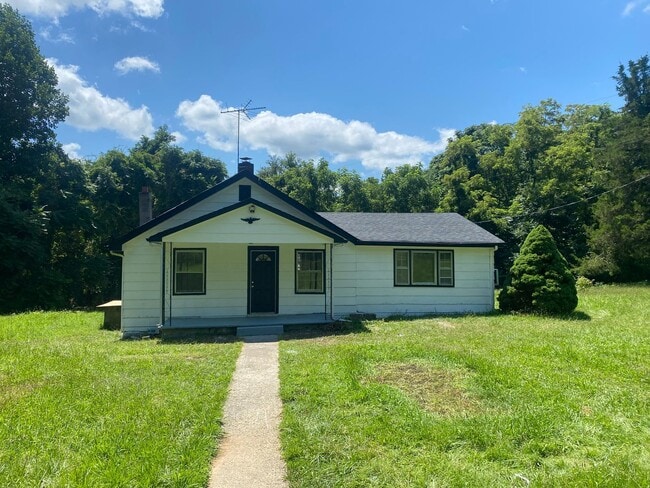 Building Photo - 3 Bedroom 1 Bath Available to Rent for $1,... Rental