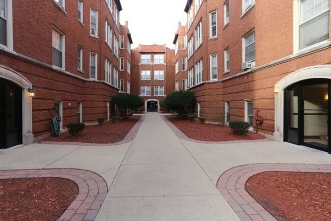 Building Photo - 555 W Aldine Ave Unit J04W