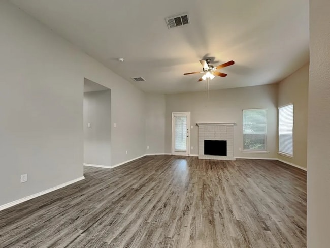 Building Photo - 3810 Sycamore Ln Rental
