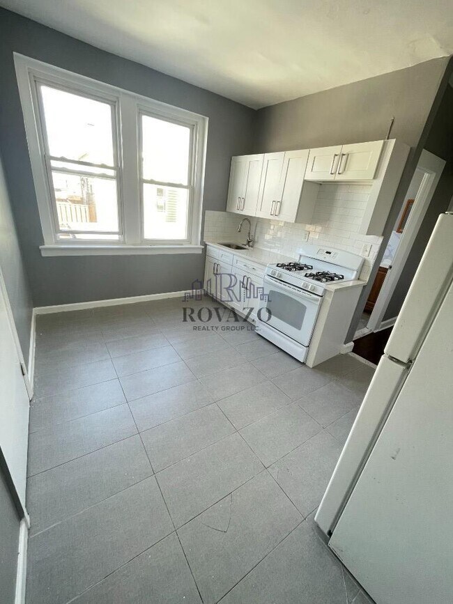 Building Photo - 484 N 12th St Unit 1