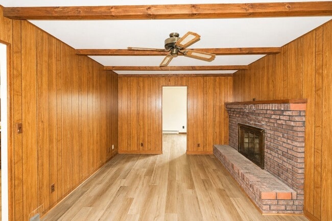 Photo - 3750 Robinson Dr