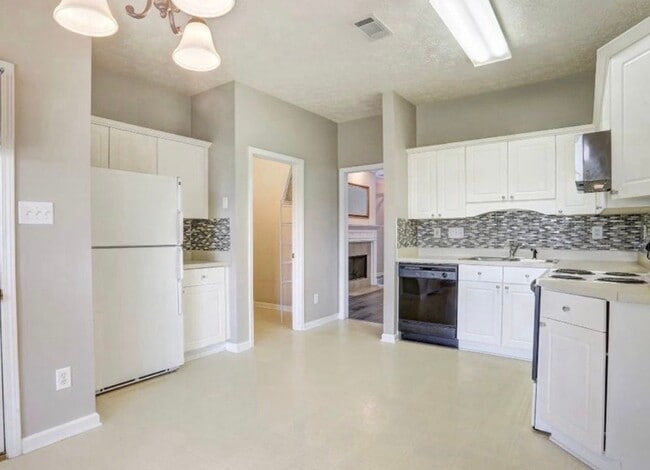 Photo - 6916 Sandfield Dr
