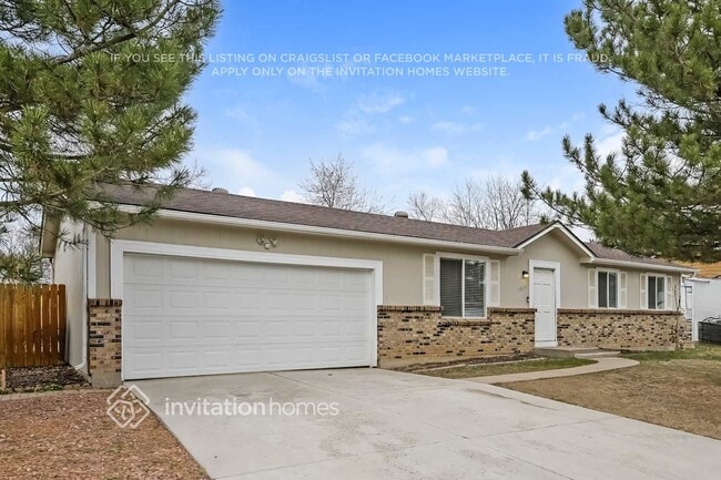 Photo - 10631 Queen St