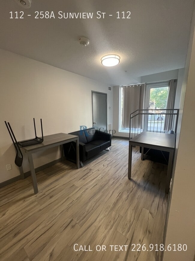 Photo - 258A-258A Sunview St