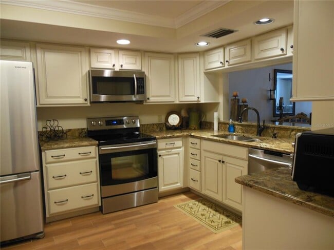 Photo - 1000 Riverside Dr Unit B103