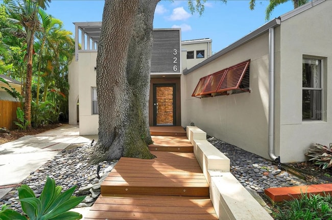 Building Photo - 326 16th Ave NE Unit House