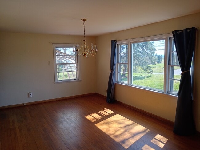 Photo - 395 W Newport Rd