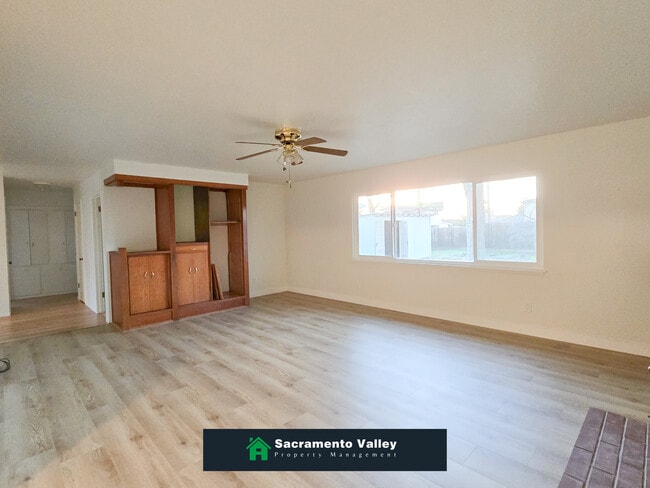 Photo - 7100 Chris Ave