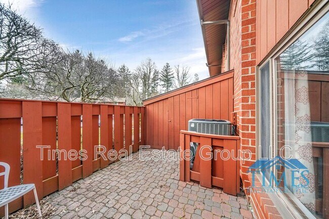 Photo - 704 Worthington Dr