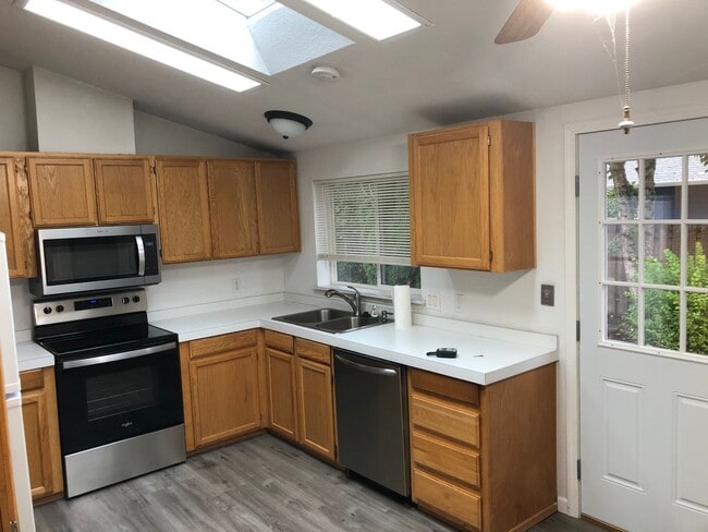 Photo - Large 4 Bedroom House in Sheridan