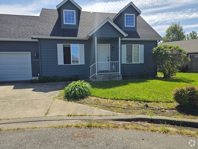 Building Photo - 3 bed 2 bath Home for Rent in Grants Pass