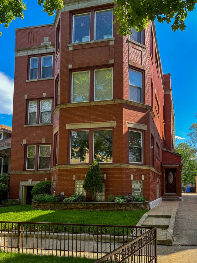 Building Photo - 2043 E 72nd Pl Unit 3 Rental