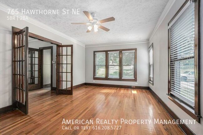 Photo - 765 Hawthorne St NE