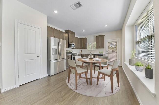 Photo - 115 Silver Sky St