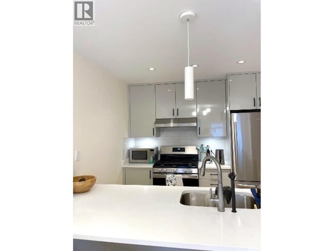 Photo - 282 E 18th Ave