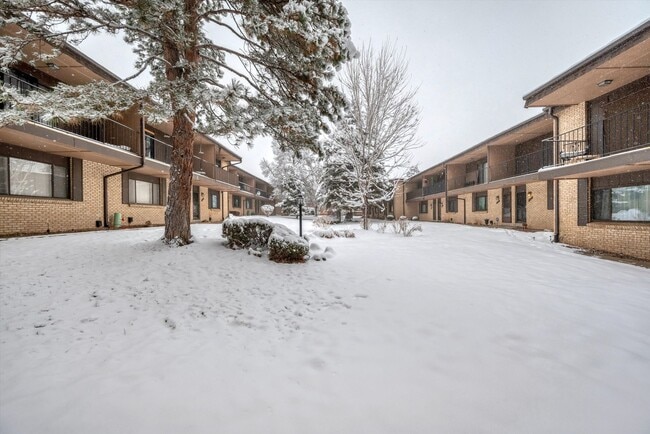 Photo - Bright & Spacious Townhome in Lakewood 2bd 2.5ba