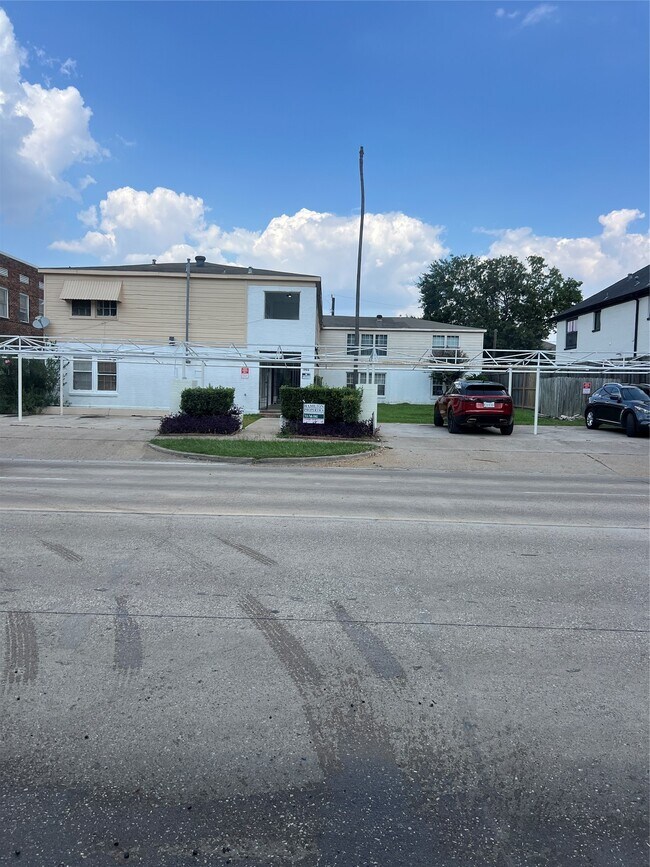 Building Photo - 1905 Binz St Unit 6