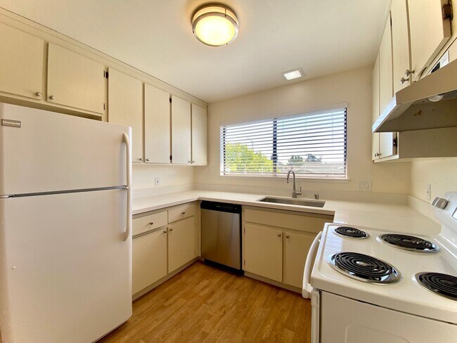 Photo - Comfortable 2-Bedroom Condo for Rent!