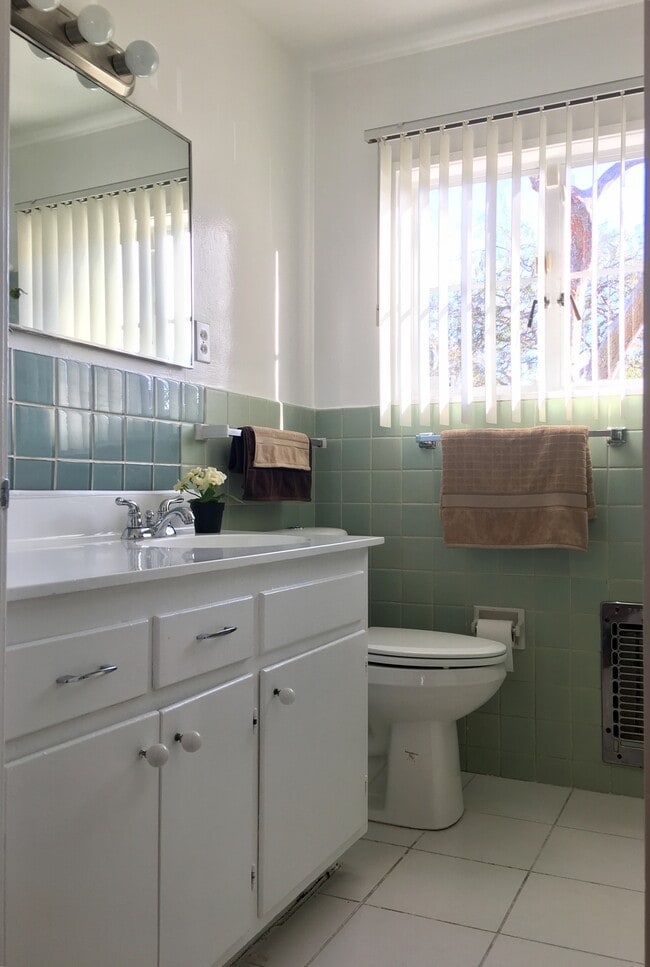 5456 Village Green Unidad 5456 Village Grn