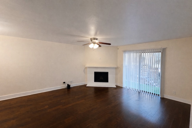 Building Photo - 4777 Cedar Springs Rd Unit 8D