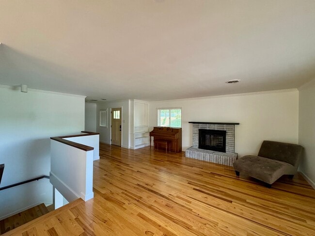 Photo - 732 Hillgate Rd