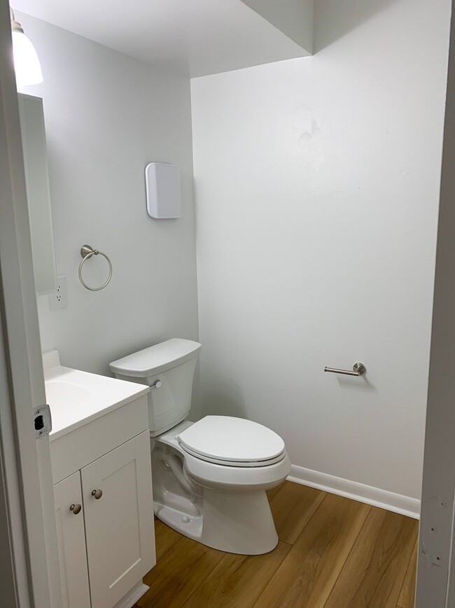Photo - 1626 Williamsburg Ln E