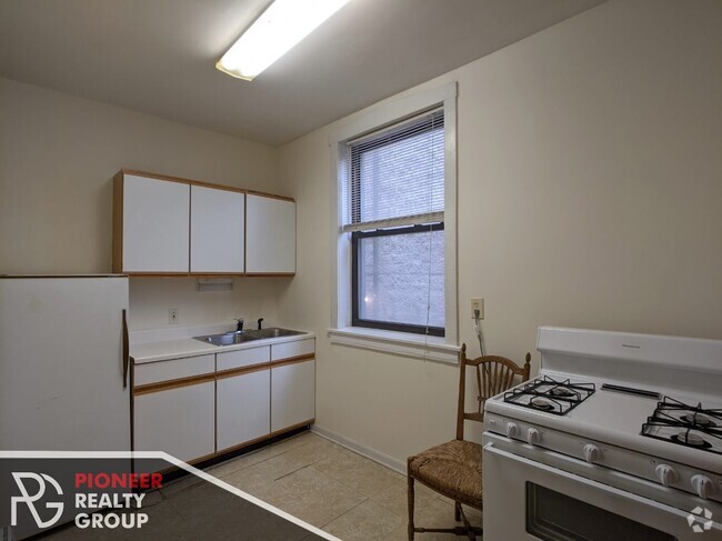 Building Photo - 2902 N Clark St Unit 2882-2 Rental