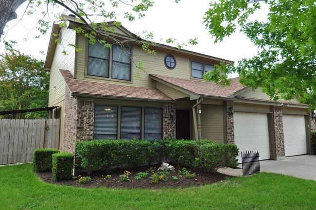 Photo - 13405 Saddlebrook Trail Unit #B