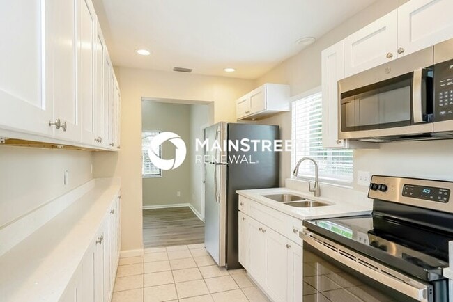 Photo - 3 Bedroom Pet-Friendly Home in Fort Myers, FL with Main Street Renewal