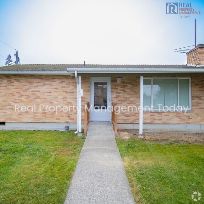 Building Photo - Newly Remodeled Duplex In Tacoma! Rental