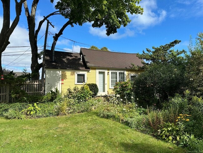 Building Photo - 250 Thimble Island Rd Rental