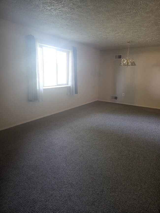 Photo - "Charming 2-Bed Retreat in Frederick - Cozy Living Awaits!" Unit C