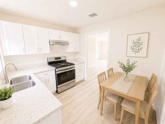Photo - 1143 Zoe St