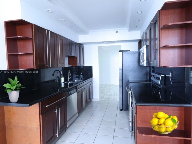 Photo - 20191 E Country Club Dr Unit 805