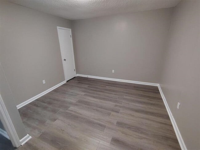 Photo - 679 Leath St