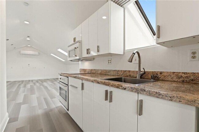 Building Photo - 7700 N Lamar Blvd Unit 201(Upstairs) Rental