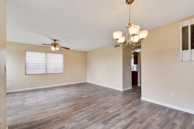 Photo - 1475 Lake Mango Way