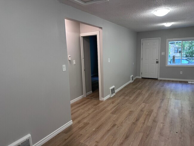 Photo - 1208 Garnet St