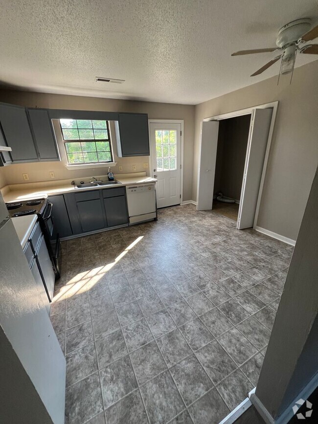 Building Photo - Two Bedroom Duplex in Ringgold GA Rental