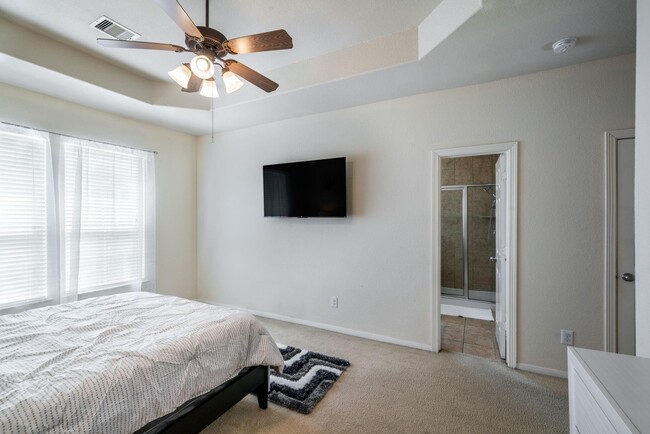 Building Photo - 3210 Clearview Cir